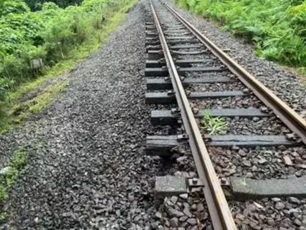 “ダブル台風”で線路支える盛土が流出　千葉県のJR久留里線の久留里駅～上総亀山駅間で運転見合わせ継続　復旧まで10日程度の見込み