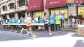 【東京マラソン】32キロ付近で鈴木健吾が日本勢トップへ　激走みせた橋本龍一をとらえる　大迫傑や工藤慎作らも追いかける