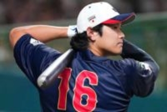 侍ジャパンナインが決戦の地で練習開始　見守った王貞治さんは大谷翔平と握手交わし“グーサイン”でエール