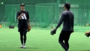 「ジャイアンツのスーパースターになってほしい」巨人・坂本勇人→石塚裕惺　自主トレで丁寧にアドバイス