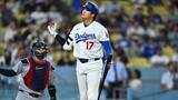 「大谷翔平負傷者リスト入りの可能性「彼とは話をする。話をしたうえで、状態がどの程度なのか、明日どうするのかを決める」とロバーツ監督」の画像1
