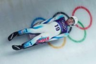 【リュージュ】小林誠也が25位で大会終了　レース後笑顔で声援に応える