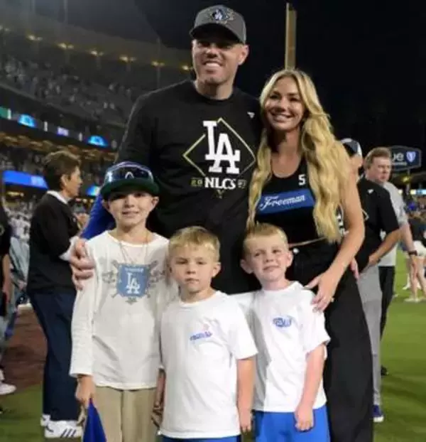 フリーマンに長女誕生　大谷翔平や山本由伸らも「いいね！」で祝福　3人のお兄ちゃんに囲まれ健やかな表情