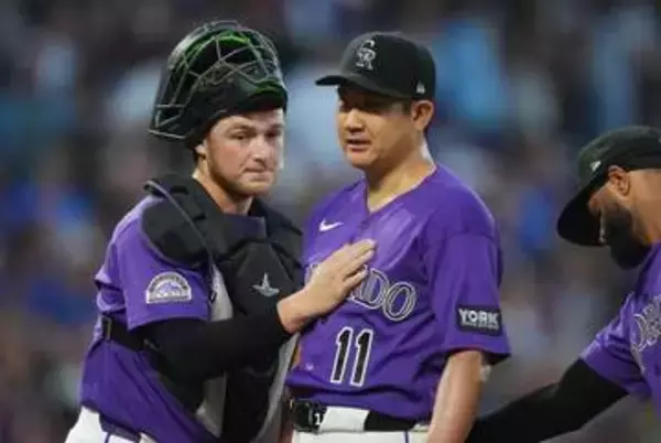 「ジャイアンツ魂！」菅野智之がSNSに一枚の写真を添えて投稿　ナショナルズ戦で巨人元同僚と再会　晴天の下、長身2投手に挟まれ笑顔のスリーショット