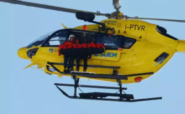 【女子滑降】観客もショック隠せず…金メダル候補に再び悪夢　スピードに乗った状態で激しく転倒しヘリ搬送　大会直前にも同様の事態で左膝大ケガ→強行出場