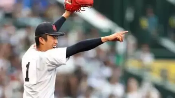 【高校野球】横浜の鍛え抜かれた守り　レフトの江坂佳史が本塁にストライク返球で得点阻止　エース織田翔希は歓喜　打った花巻東・古城大翔は頭を抱える