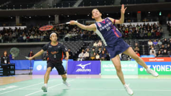 【バドミントン】混合ダブルスのベスト4決まる　ペアデビューの松山・緑川ペアは3戦連続ストレート勝ちで4強入り【全日本選手権】