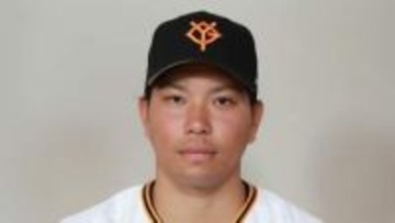 試合後には井上監督からの声かけも　バットが左側頭部付近に当たった大城卓三　試合後には自分の足でバスに乗り込み