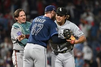 【MLB】4歳の少女が村上宗隆と対面し明るい笑顔に　球宴では小児がん支援賛同を表明しプレー　ベルトに輝くゴールドリボンと“村上宗隆”の刺繍
