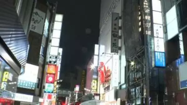 JR新宿駅東口前のビルで火事…延焼中　男女4人ケガ