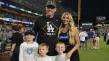 ドジャース選手に妻が質問「もっと運動神経がよかったら？」フリーマンは息子と飛行機内で登場