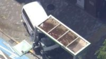 渋谷でバス停にワゴン車突っ込む　50代の運転手死亡