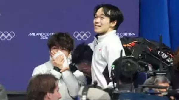 鍵山優真＆佐藤駿が話題のシーンを本人らで再現　号泣だった佐藤の手には2個目のメダルが輝く