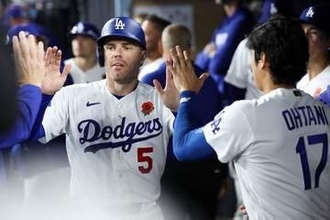 【MLB】ド軍OBの父が見守るなか活躍した23歳若手へ　フリーマンのお茶目なやり取りが話題に　メジャー2年目、キャリア通算3発は全てドジャース戦で記録する奇縁