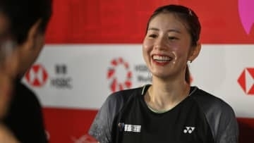 志田千陽　今度はバレーボールに翻弄　レシーブ練習でコートを右往左往「ちぃバレー下手くそやったよね？」「そうです！」