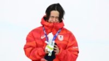 金メダル・戸塚優斗が表彰式で脱帽「自分の持っている敬意を込めた行動」 　2大会の悔しさ乗り越え悲願の金