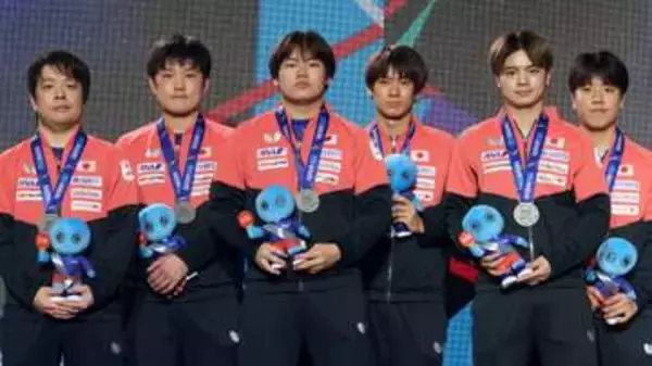 【卓球男子】張本智和「金メダルはまだ遠い」決勝で中国に0-3で敗れ銀メダル〈世界選手権団体戦〉