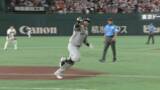 「【ロッテ】安田尚憲が9回2アウトの土壇場で同点ソロ　巨人の絶対的守護神・マルティネスをとらえる」の画像1