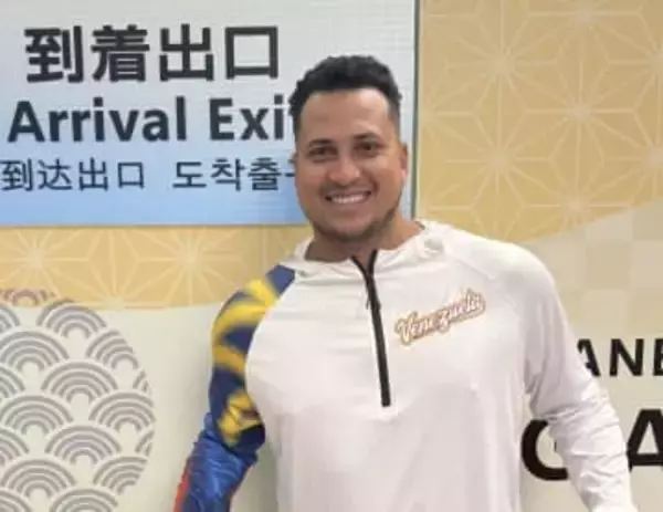 「自分ができる全ての力を捧げたい」ヤクルト新加入のホセ・キハダが来日　23年WBCのベネズエラ代表左腕