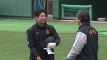 【巨人】松井秀喜の“大ファン”松本剛が緊張の面持ちで挨拶へ　慌てて手袋外し笑顔で握手