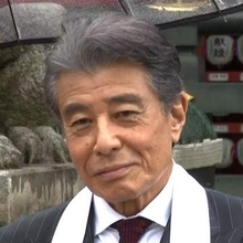 舘ひろし「風邪ひかないように」　西野七瀬や報道陣にダンディーな気遣い
