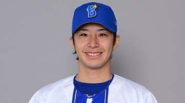 【DeNA】度会隆輝がガッツあふれるファインプレー　坂本誠志郎の大飛球をフェンス目前でジャンピングキャッチ