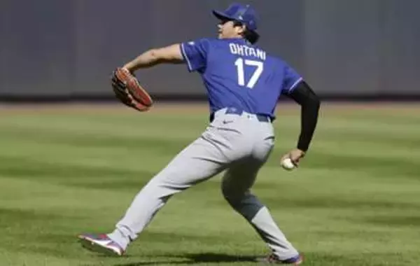 大谷翔平が抱える膝の状態　ロバーツ監督は「キャッチボールは近いうちに...具体的にいつになるかは分かりません」