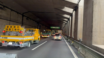 【速報】東京外環道で逆走車を警察車両が追跡 現在も逃走中 女性運転手は警察の職務質問に応じず突然発進 千葉・市川市