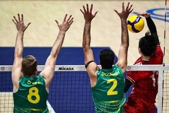 髙橋藍のトリックプレーに豪州あぜん　背面スパイクで得点　西本圭吾もポーズ付きで大興奮〈アジア選手権〉