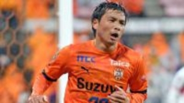 【J1神戸】乾貴士が完全移籍で加入　移籍決断の裏に「サッカーを続けてほしい」清水のサポーターや涙する子どもたちの後押し明かす