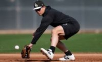 村上宗隆「日本の選手より球が強い」一塁守備の難点を明かす　ライブBPでは2塁打2本と快音