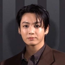 BTS・Jung Kook、銀座に登場し大歓声　ファンに手を振る場面も