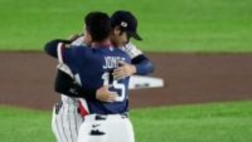 試合直前、大谷翔平とグラウンド上で長いハグ　エンゼルス時代の同僚ジョーンズが近寄り懐かしげに会話する様子　キム・ヘソンとも親交温める