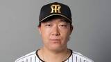 「【阪神】初回に大山悠輔へアクシデントが襲う　それた送球をカバーした際にランナーの手が顔面直撃　プレーは継続」の画像1