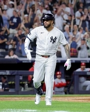 【MLB】新天地デビューで逆転弾のガルシア　確信後の“にんまり”が話題　あっという間に彼方の弾丸ライナー、自身でもほれぼれ会心の当たり!?