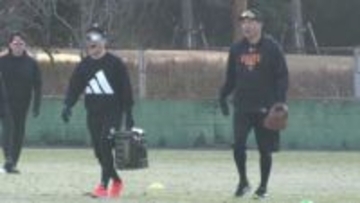 則本昂大は田中将大との共闘に「また同じ舞台で戦えるのがすごく光栄」　談笑しながらグラウンド入り＆並んでブルペン