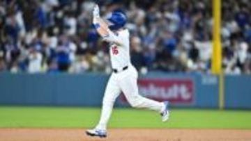 ドジャース・スミスが鈴木誠也の上越える先制3ラン　鈴木は手伸ばすも届かず→次打者の大飛球はジャンプしキャッチ