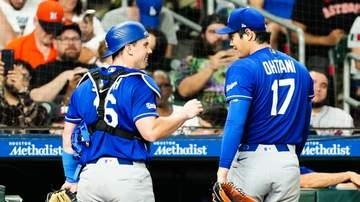 大谷翔平もスミスの復帰に笑顔　試合前に負傷していた首元さわり心配げ　バッテリー復活へ後は大谷の状態次第
