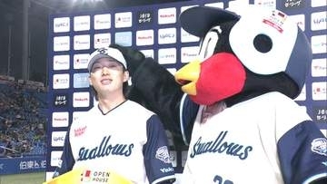 「お祝いしてくれてるのかなって」ヤクルト・長岡秀樹が“花火”のあとにサヨナラ打　丸山和郁には「ナイススチールっす先輩！」