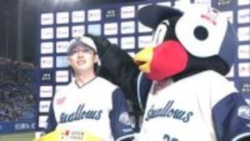 「お祝いしてくれてるのかなって」ヤクルト・長岡秀樹が“花火”のあとにサヨナラ打　丸山和郁には「ナイススチールっす先輩！」
