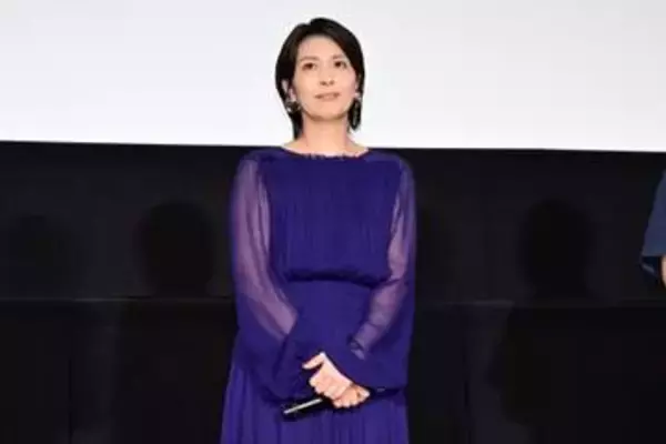 松たか子「これは松山さんに渡さなきゃ」　松山ケンイチへの“貴重”なカンヌ土産、舞台挨拶で公開