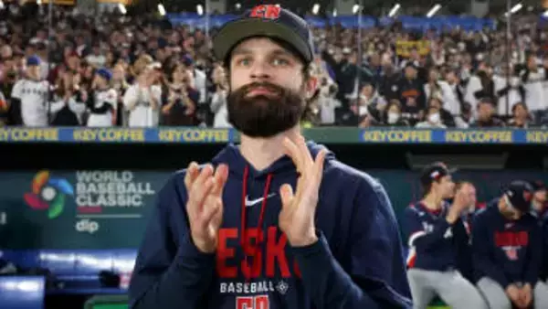 「ありがとうございます」チェコ代表引退のサトリアがカメラに向かって日本語で感謝の言葉　大歓声をじっくり味わう