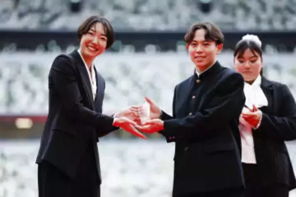 【陸上】「9秒台を出して、もっと驚異的な存在に」10秒00マークの16歳 清水空跳が新人賞受賞で喜び語る