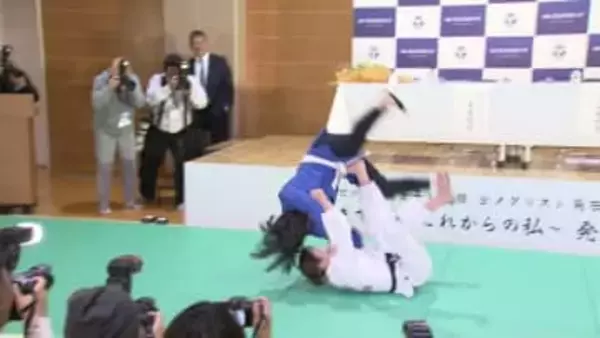 「私も投げられたい」角田夏実が“涙の巴投げ”二人三脚の今井コーチに引退会見できれいに一本