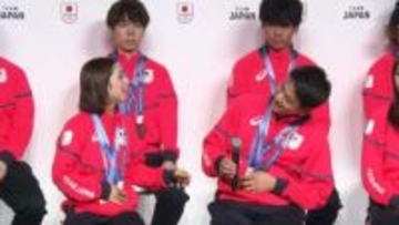 司会のミスもりくりゅう・木原龍一がずっこけでフォロー　横の三浦璃来の笑い声が会場響く