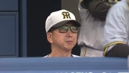 【阪神】藤川監督もベンチから飛び出す　岡城への死球＆森下へのすっぽ抜けに球場から怒号　神宮は一時騒然