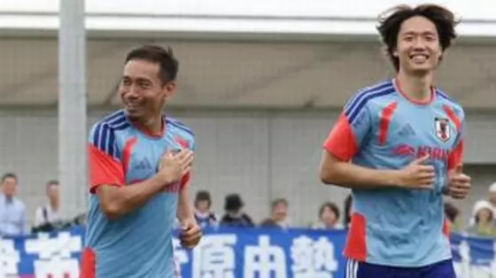 観客から「アモーレ！」の声　長友佑都「懐かしいな」の反応　10年前の流行語トップ10【サッカー日本代表】