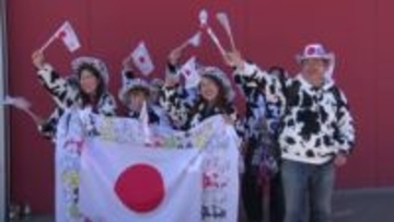 銅メダルの後押ししたのは「牛パワー!?」パシュート堀川桃香の家族がド派手衣装で応援「連れてきてくれてありがとう」