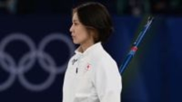 「あ、さや！」吉村紗也香に第1エンドで珍しいハプニング　危うく相手のストーンを投げる寸前で気が付く