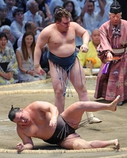 関脇・安青錦が横綱2人に連勝　特例の大関復帰まであと1勝